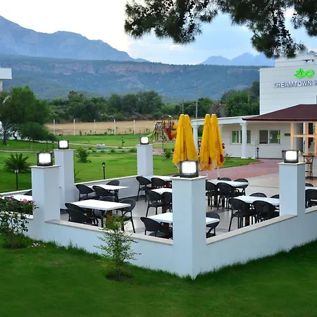 ホテル Dream Town Hotel&restaurant 3*