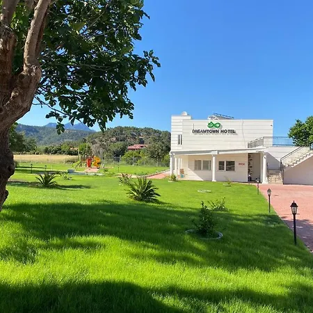 Dream Town Hotel&restaurant ホテル ケメル