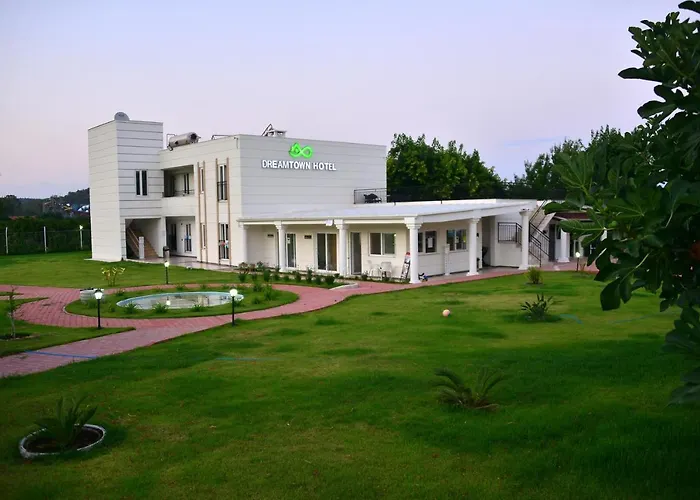 Dream Town Hotel&restaurant 3* Κεμέρ